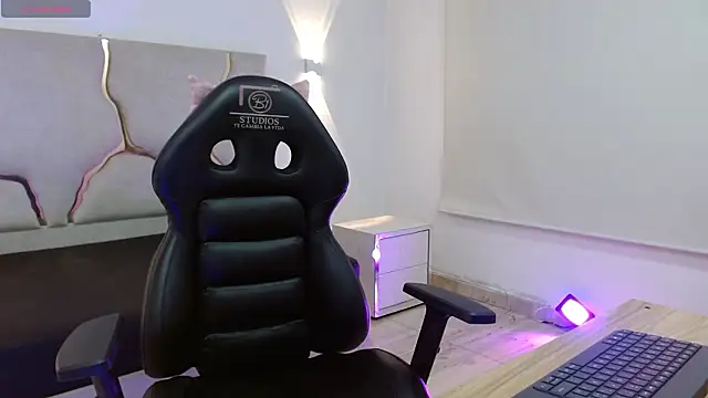 TINY TAY online show from March 2026 11:40:01 AM