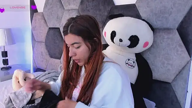 Snapshot of DulceJones chatting on February 2026 08:28:01 PM DulceJones online show from February 2026 08:28:01 PM