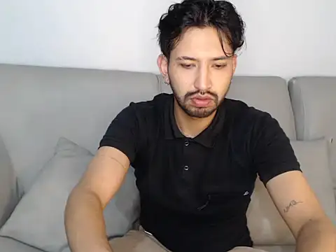 thomass1018 online show from June 2026 02:43:02 AM