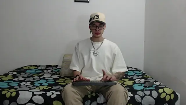 Snapshot of Vlad__night chatting on April 2026 03:43:01 AM Vlad night online show from April 2026 03:43:01 AM
