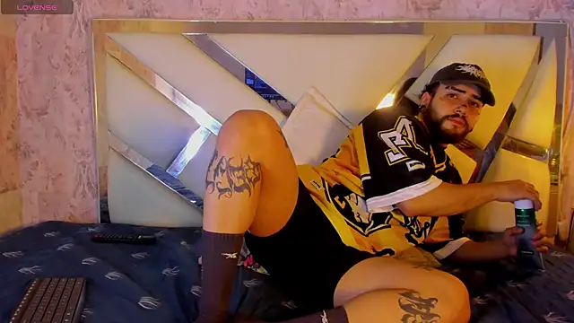 Snapshot of Benny_and_Mark chatting on February 2026 04:06:01 AM Benny and Mark online show from February 2026 04:06:01 AM