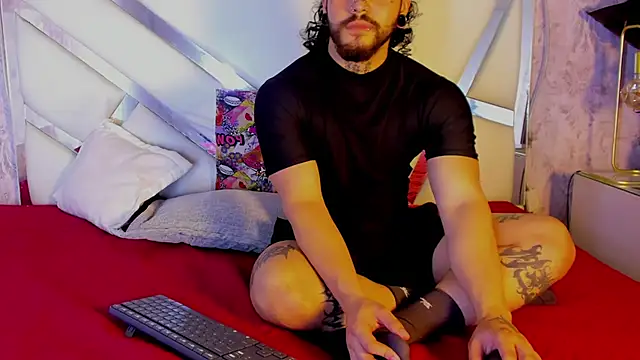 Snapshot of Benny_and_Mark chatting on February 2026 04:05:02 AM Benny and Mark online show from February 2026 04:05:02 AM