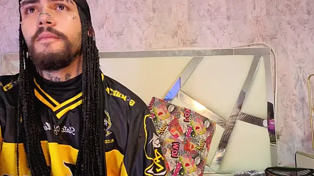 Snapshot of Benny_and_Mark chatting on February 2026 04:00:01 AM Benny and Mark online show from February 2026 04:00:01 AM