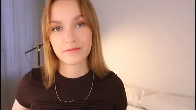 HellenSpelly online show from February 2026 10:19:01 PM