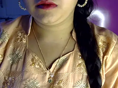Snapshot of Cute_Aliyaa chatting on July 2026 12:52:01 PM Cute Aliyaa online show from July 2026 12:52:01 PM