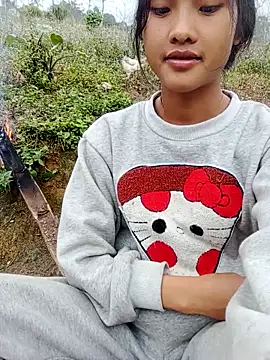 Snapshot of Hoa-tuylip chatting on February 2026 07:02:01 AM Hoa-tuylip online show from February 2026 07:02:01 AM