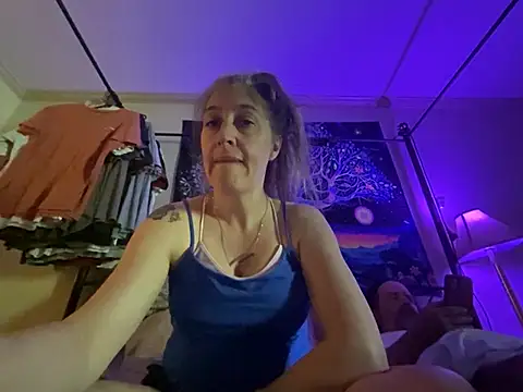 Sunflower0025 online show from April 2026 07:00:02 PM