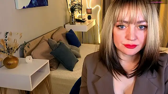 Oliiviaa  online show from February 2026 08:12:02 AM