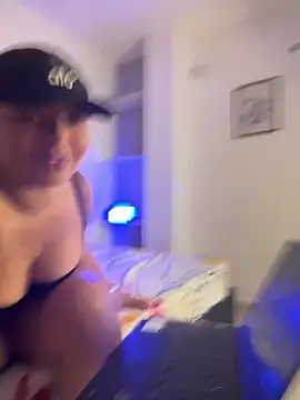 Snapshot of Kira_Spiicy chatting on February 2026 01:45:01 PM Kira Spiicy online show from February 2026 01:45:01 PM