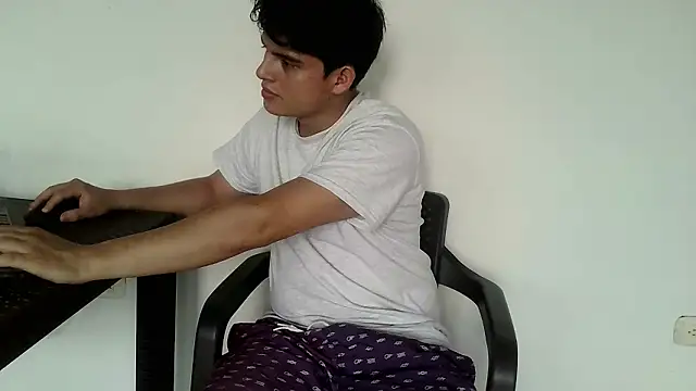 luisk200 online show from February 2026 12:43:02 PM