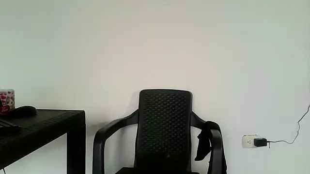 luisk200 online show from February 2026 01:04:01 PM