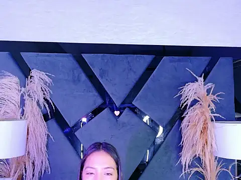 KylieWhitee online show from February 2026 12:01:02 PM