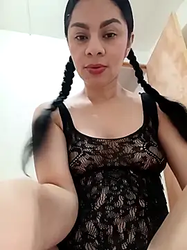 luna pinky online show from March 2026 04:00:01 PM