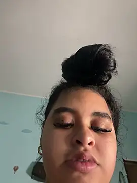 Aloyenita online show from February 2026 06:12:02 PM