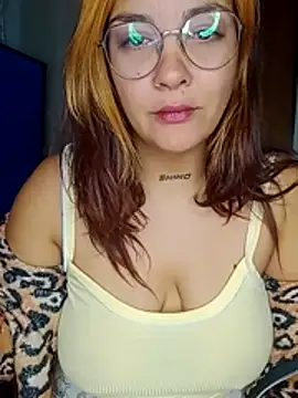 Snapshot of kuramaqueen chatting on June 2026 01:43:02 AM kuramaqueen online show from June 2026 01:43:02 AM