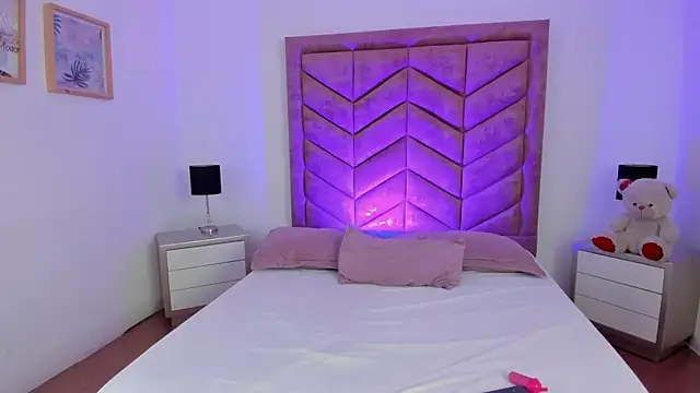 Zoe Banx online show from April 2026 05:43:02 AM