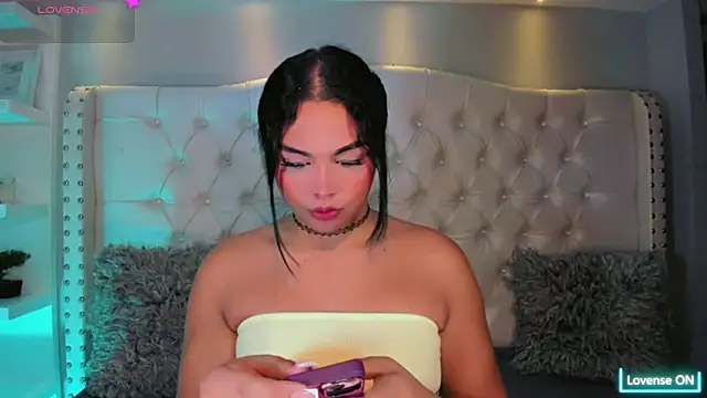 Snapshot of Maia_Hotts chatting on July 2026 08:05:01 PM Maia Hotts online show from July 2026 08:05:01 PM