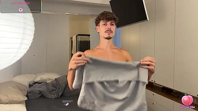 Snapshot of vitoraugustoxxx chatting on February 2026 09:13:01 PM vitoraugustoxxx online show from February 2026 09:13:01 PM