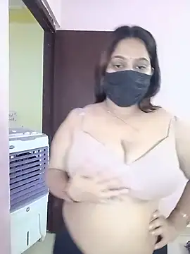Snapshot of Aliya_Hott chatting on May 2026 03:24:01 AM Aliya Hott online show from May 2026 03:24:01 AM