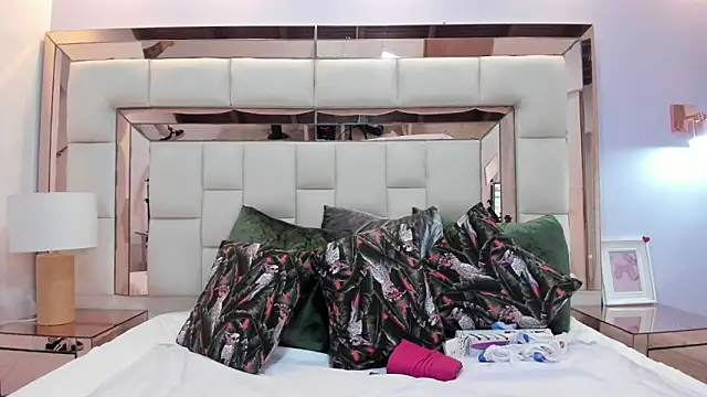 crystalstonee online show from March 2026 08:15:01 PM