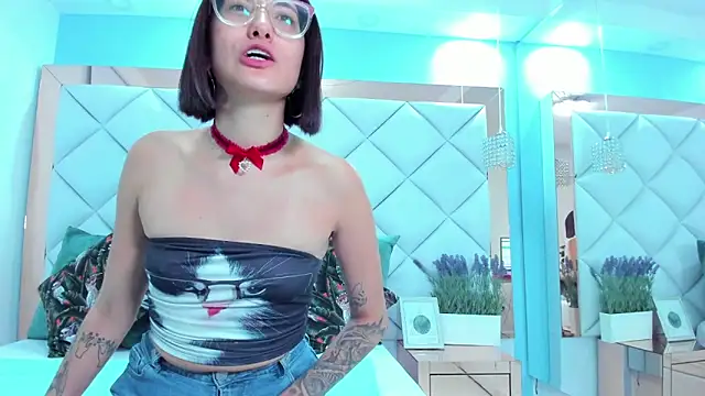 crystalstonee online show from March 2026 10:25:01 PM