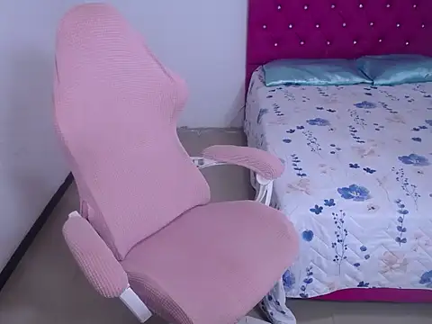 Snapshot of sara_queen69 chatting on February 2026 11:19:01 AM sara queen69 online show from February 2026 11:19:01 AM