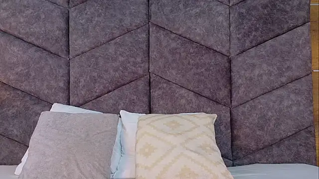 AnnieRouse   online show from April 2026 11:47:02 AM