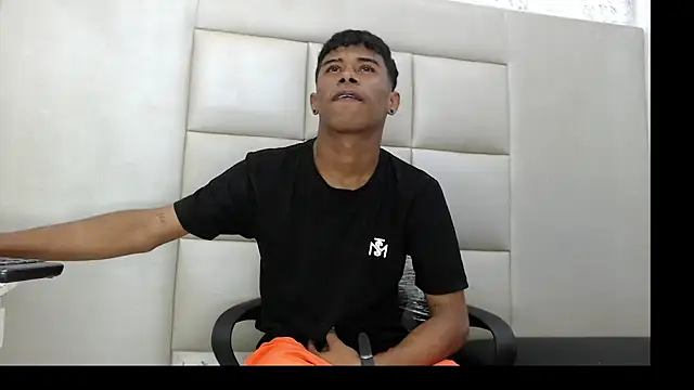 Snapshot of TonnyMarck chatting on February 2026 02:19:01 AM TonnyMarck online show from February 2026 02:19:01 AM