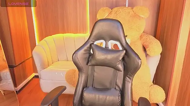 Alina b  online show from February 2026 12:56:02 PM