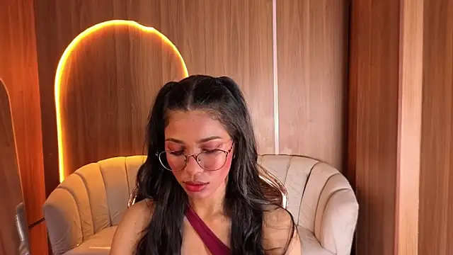 Alina b  online show from April 2026 07:51:01 PM