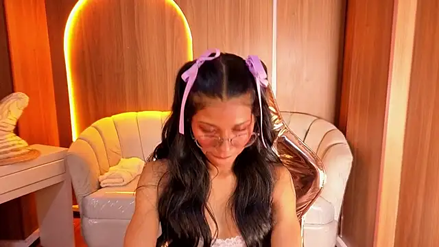 Snapshot of Alina_b_ chatting on July 2026 08:03:02 PM Alina b online show from July 2026 08:03:02 PM
