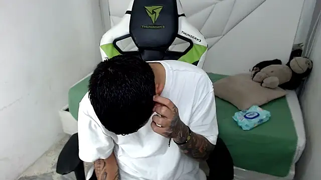 Snapshot of Black_diamondd_ chatting on January 2026 07:45:01 PM Black diamondd online show from January 2026 07:45:01 PM