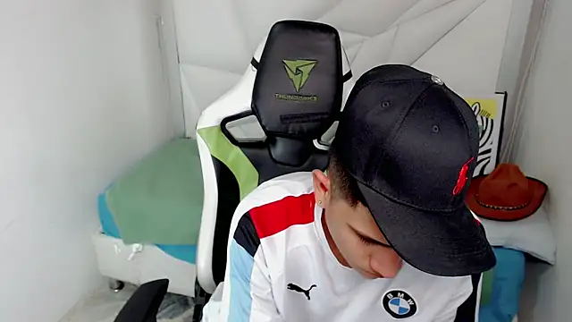 Snapshot of Black_diamondd_ chatting on February 2026 02:13:02 PM Black diamondd online show from February 2026 02:13:02 PM