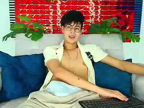 ThiiagoSaeenz online show from February 2026 12:18:02 AM