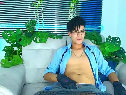 ThiiagoSaeenz online show from March 2026 02:39:01 AM