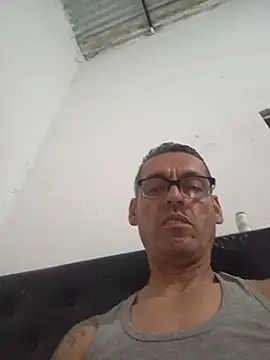 Carlos-0425 online show from June 2026 03:33:01 AM