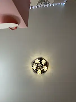 MiaTee online show from February 2026 06:40:02 AM