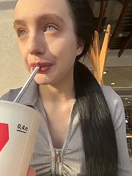 MiaTee online show from February 2026 04:06:02 AM