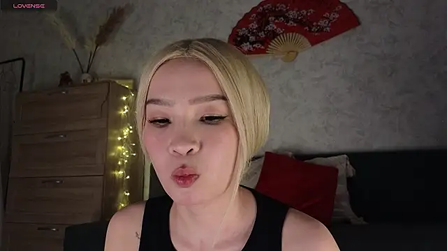 Snapshot of saya_li11 chatting on February 2026 04:27:01 AM saya li11 online show from February 2026 04:27:01 AM