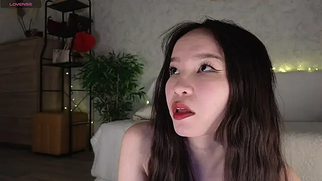 Snapshot of saya_li11 chatting on February 2026 05:11:02 PM saya li11 online show from February 2026 05:11:02 PM