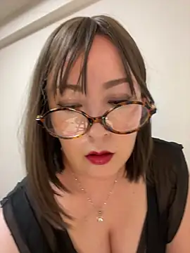 Mitsuco surflady online show from April 2026 06:21:01 PM