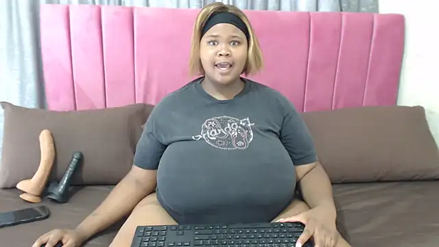 BustyBmw online show from March 2026 10:51:01 AM