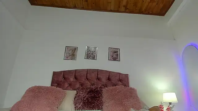 luna velveth online show from February 2026 01:04:02 AM