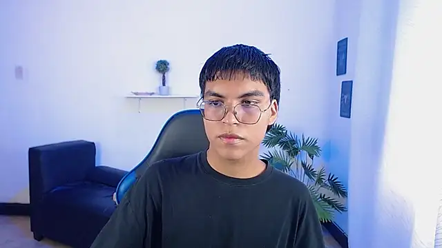 Maecum18 online show from March 2026 09:49:02 PM