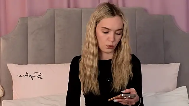 Snapshot of NikkiRyx chatting on June 2026 04:01:02 PM NikkiRyx online show from June 2026 04:01:02 PM