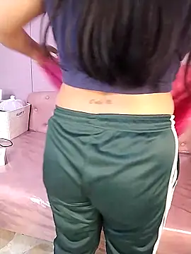 Noa Baker online show from April 2026 12:23:01 PM