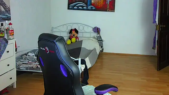 Sylly online show from December 2025 08:52:02 AM