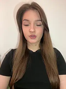 Green eyes lady online show from April 2026 01:20:01 PM