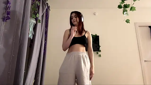 LunaMacky online show from February 2026 12:11:01 AM