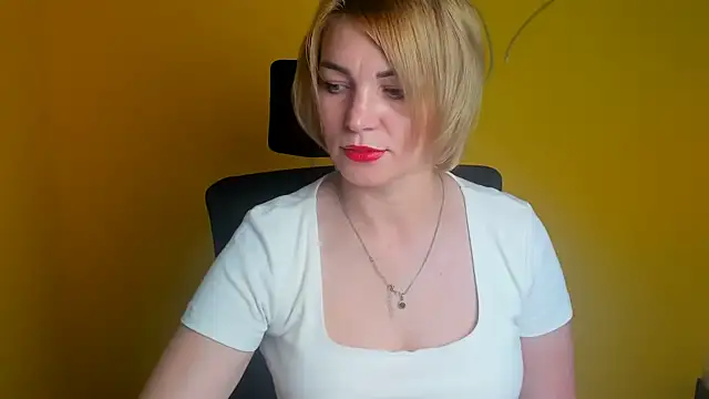 CuttieEmma online show from July 2026 11:49:01 AM